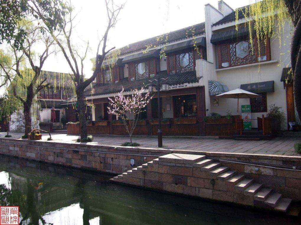 救援受困木屋的牛仔